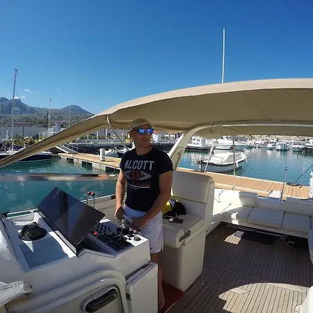 Botel Crivera *